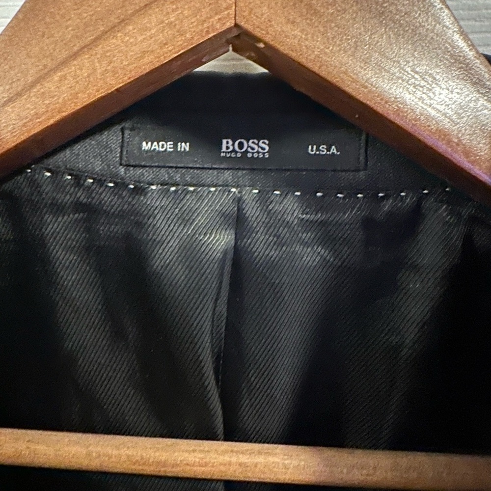Hugo Boss 44R - Picture 7 of 8